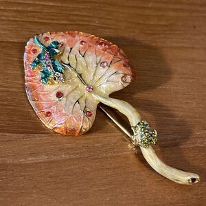 VINTAGE RARE GOLDTONE & ENAMELED LILY PAD WITH RHINESTONES FROG/LIZARD-BROOCH